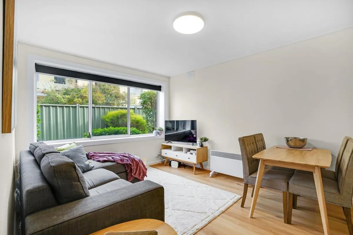 Image 4 of Homey 1 bdrm Thornbury Apt near restaurants+shops