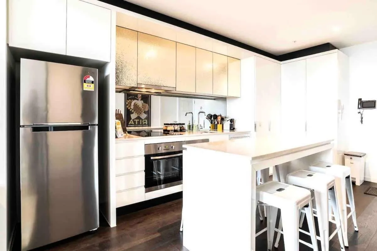 Image 2 of Le Chic in CBD 2br4beds Parking nr southern cross