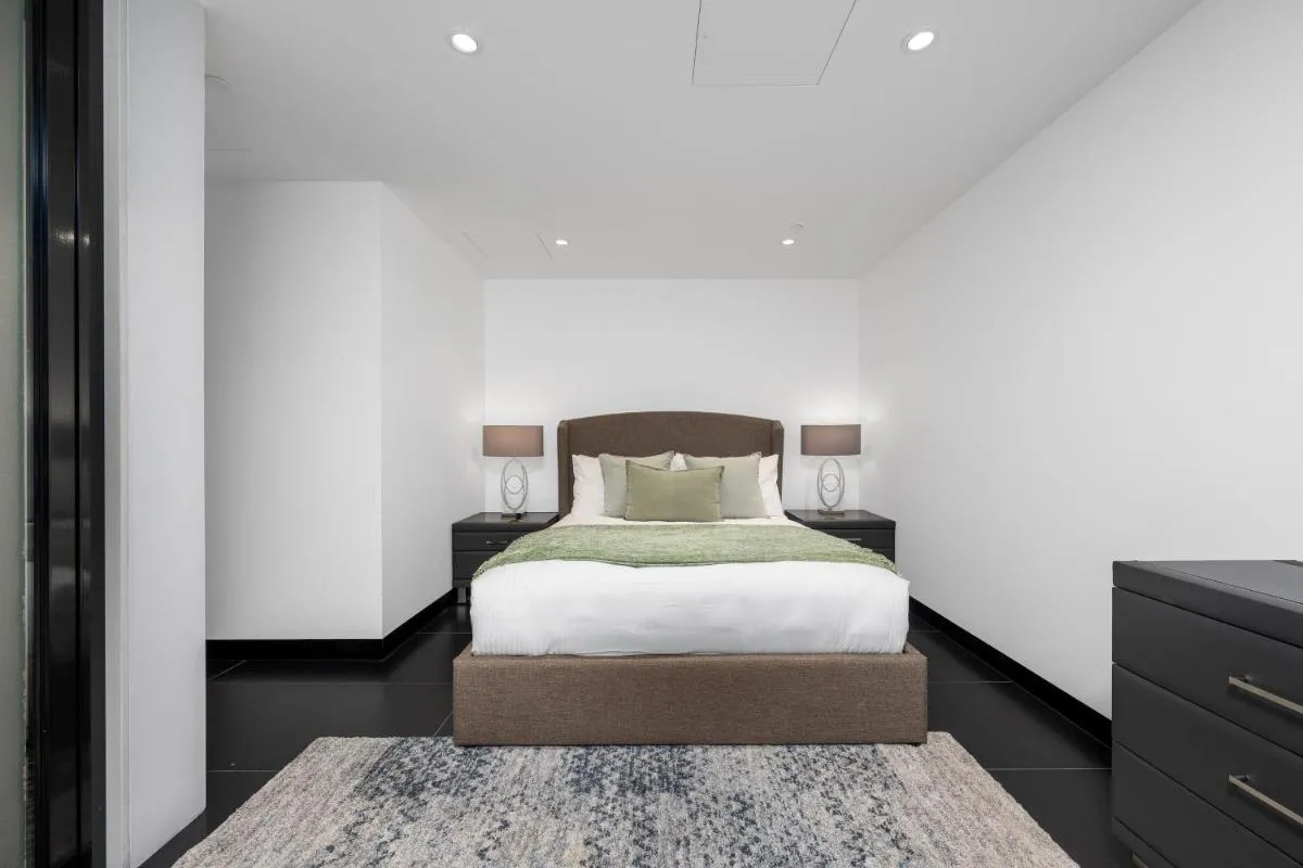 Image 6 of Luxurious Entire Top Floor Penthouse at Eureka Tower