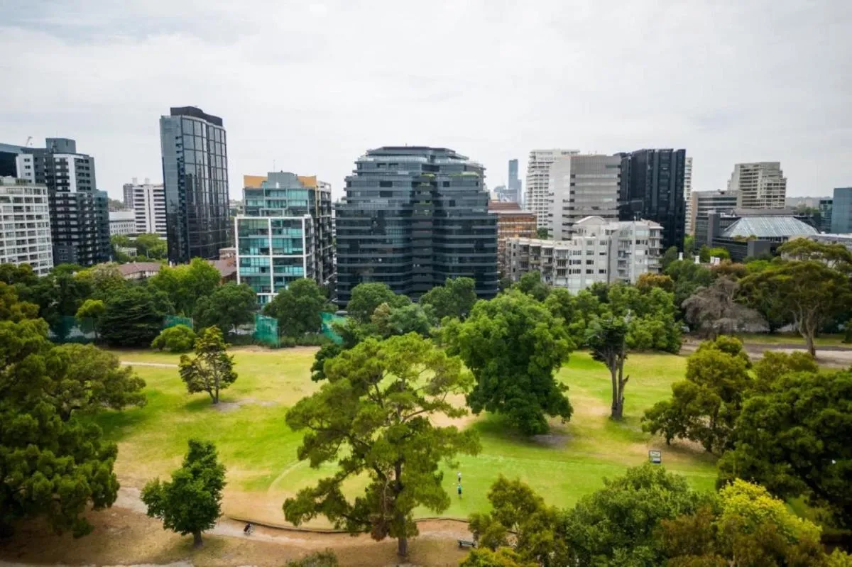 Image 6 of Luxury Melbourne 4 Bed Apt – Pool and Parking