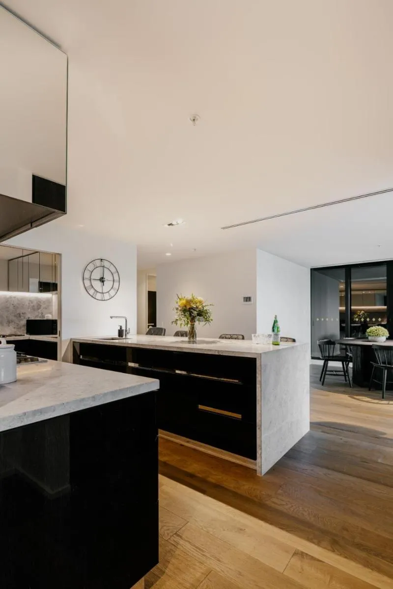 Image 4 of Luxury Melbourne 4 Bed Apt – Pool and Parking