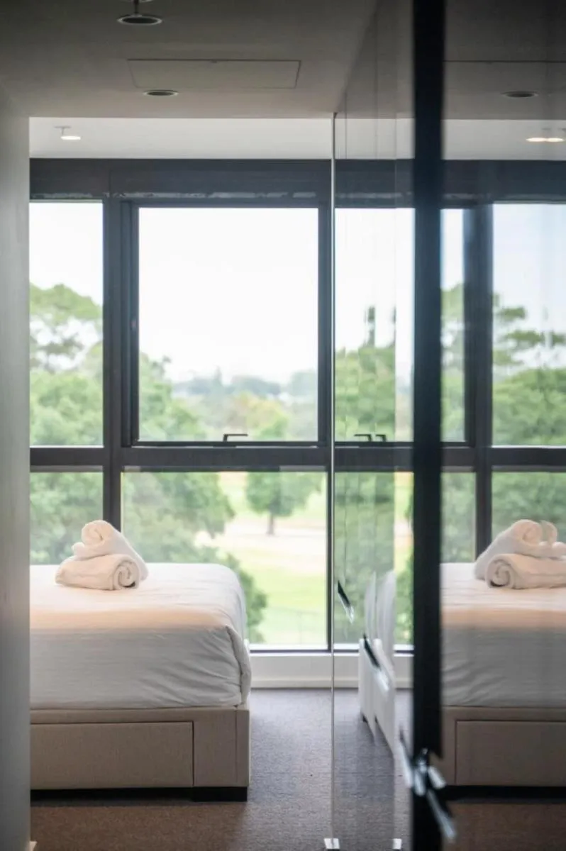 Image 3 of Luxury Melbourne 4 Bed Apt – Pool and Parking