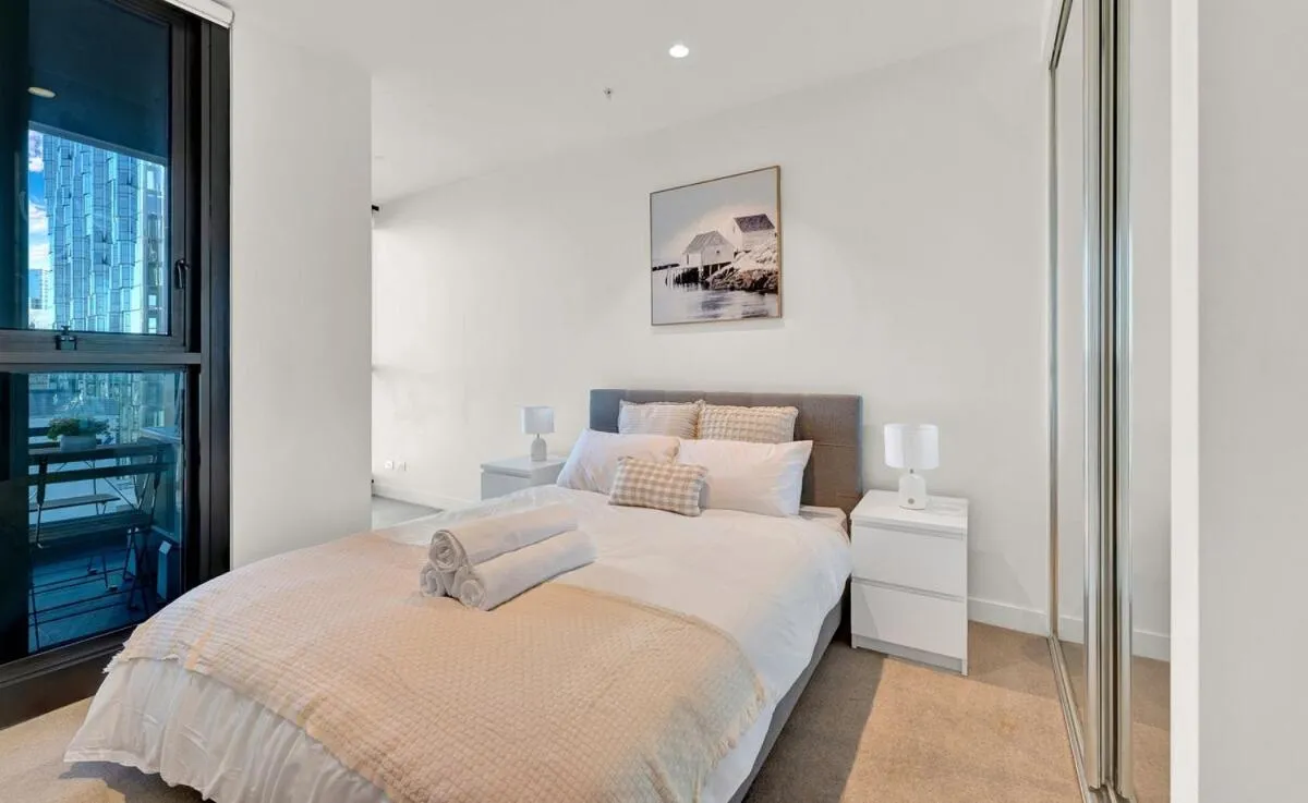 Image 5 of Lvl 42 2B1B Apartment with City Views – Central CBD Location