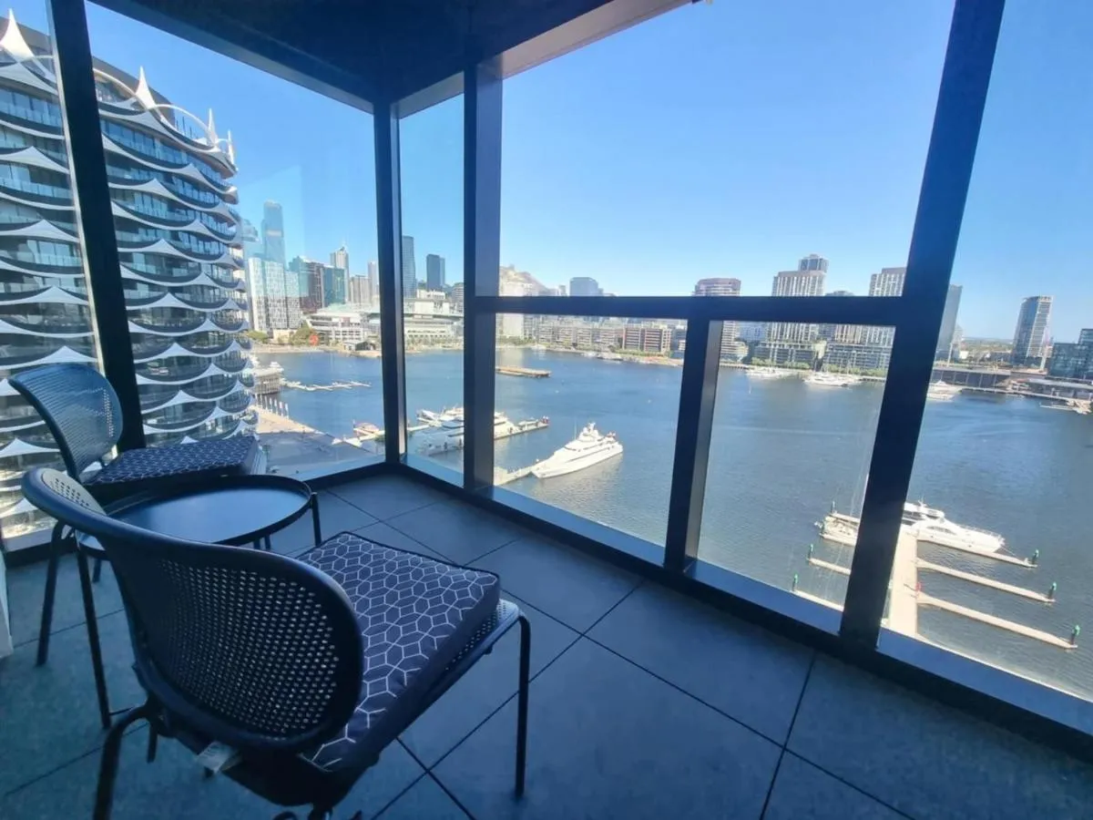 Image 1 of Marina Tower – Stunning Harbour & City View