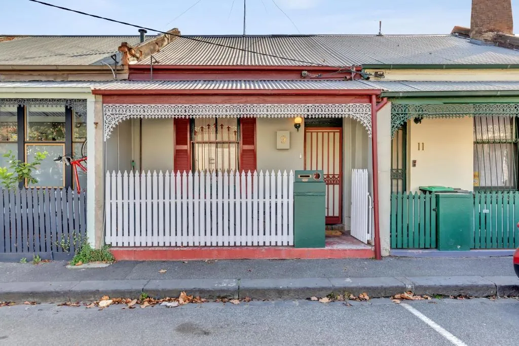 Image of Melbourne Guest House with Parking and Courtyard