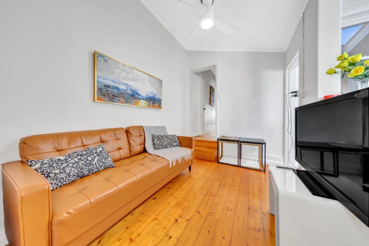 Image 4 of Melbourne Guest House with Parking and Courtyard