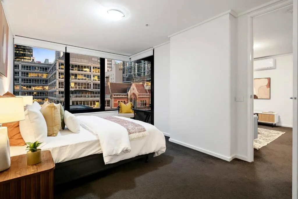 Image 1 of Melbourne Luxury – Pool, Gym, Views & Free Parking