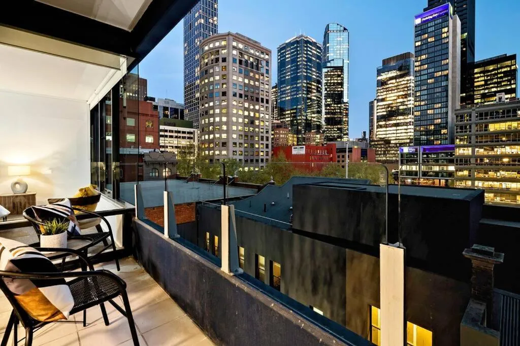 Image 6 of Melbourne Luxury – Pool, Gym, Views & Free Parking