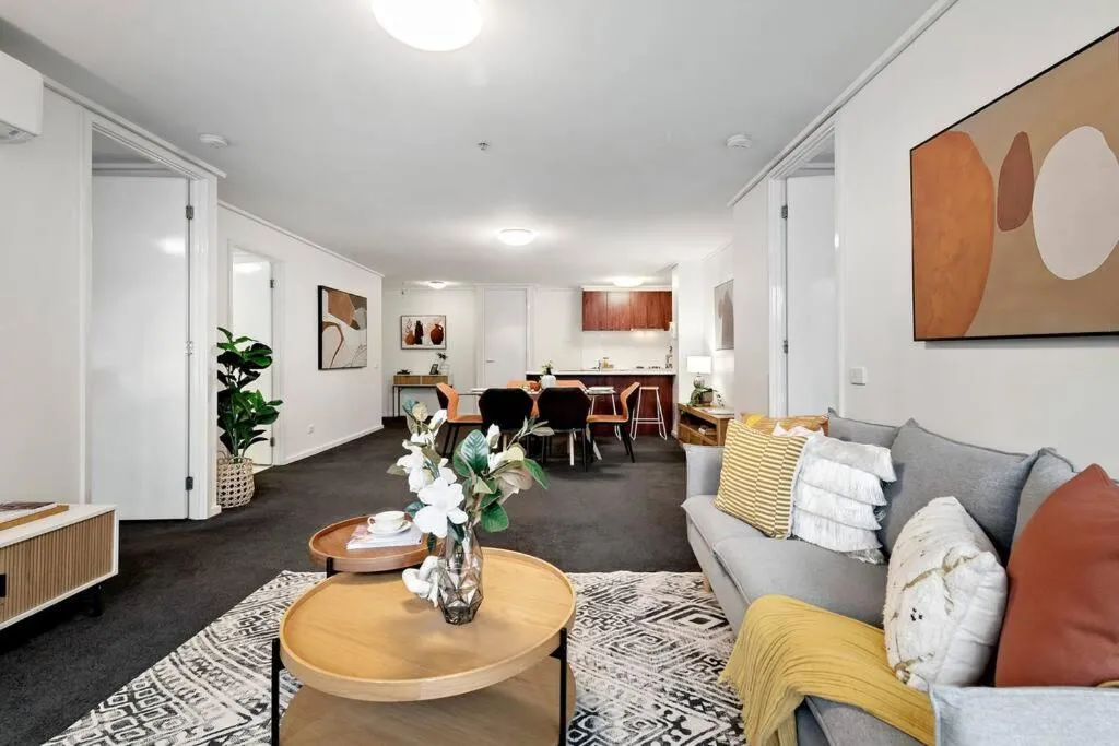 Image 4 of Melbourne Luxury – Pool, Gym, Views & Free Parking