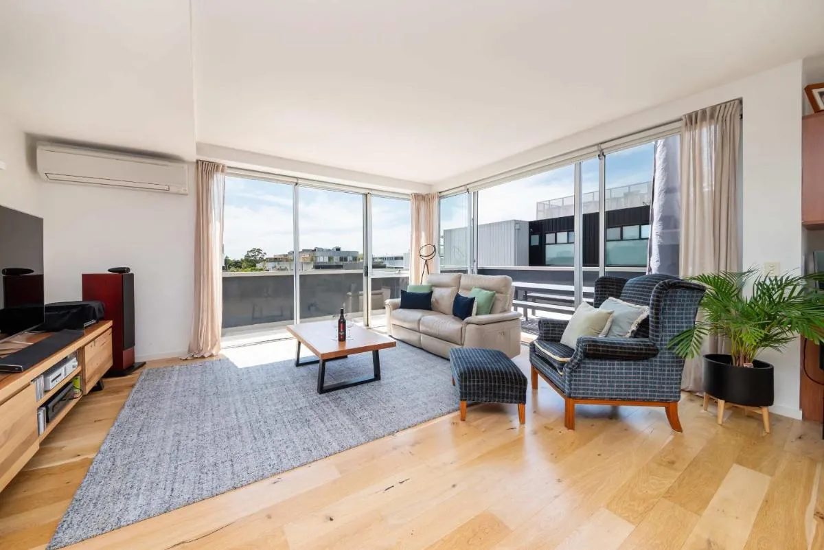 Image 4 of Melbourne Penthouse Apartment A Walk to Brighton Beach