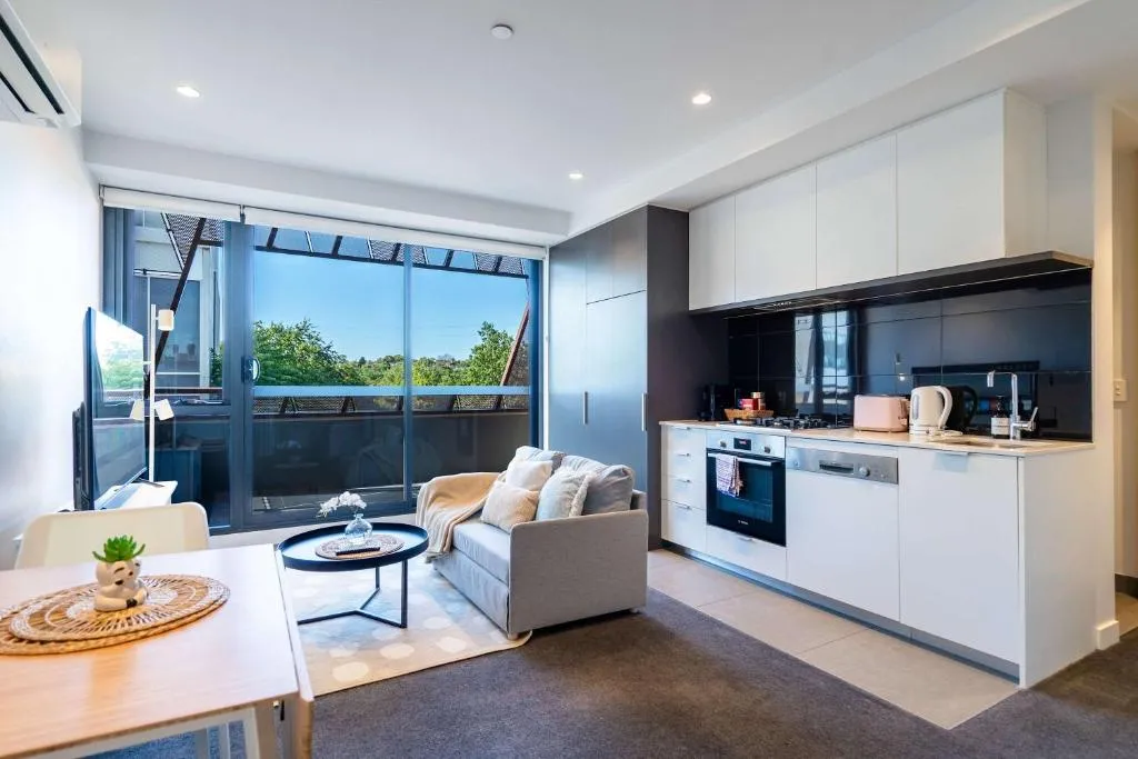 Image of Modern 1BR Apartment with Smart TV and Views