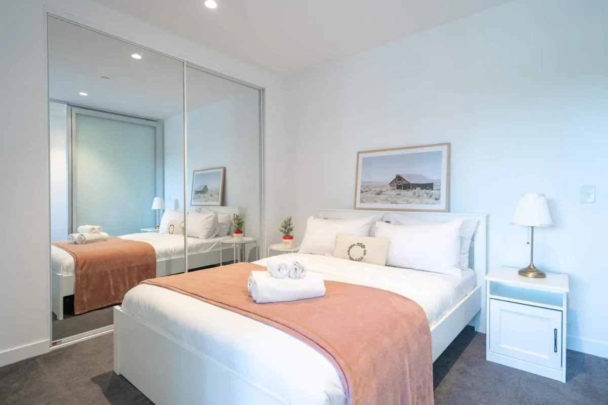 Image 1 of Modern 1BR Apartment with Smart TV and Views