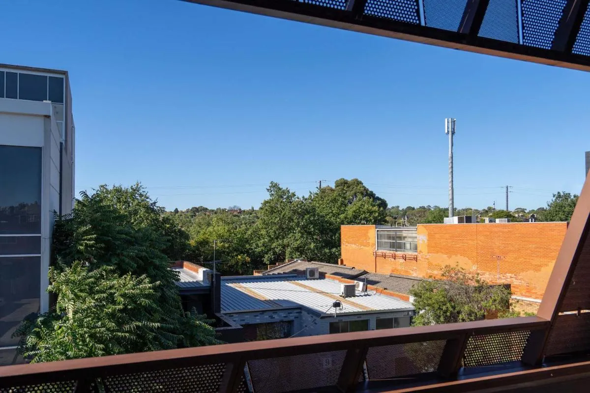 Image 2 of Modern 1BR Apartment with Smart TV and Views