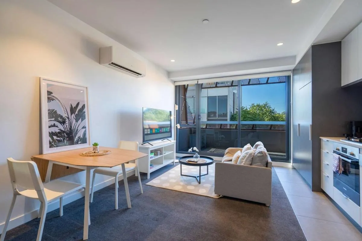 Image 3 of Modern 1BR Apartment with Smart TV and Views