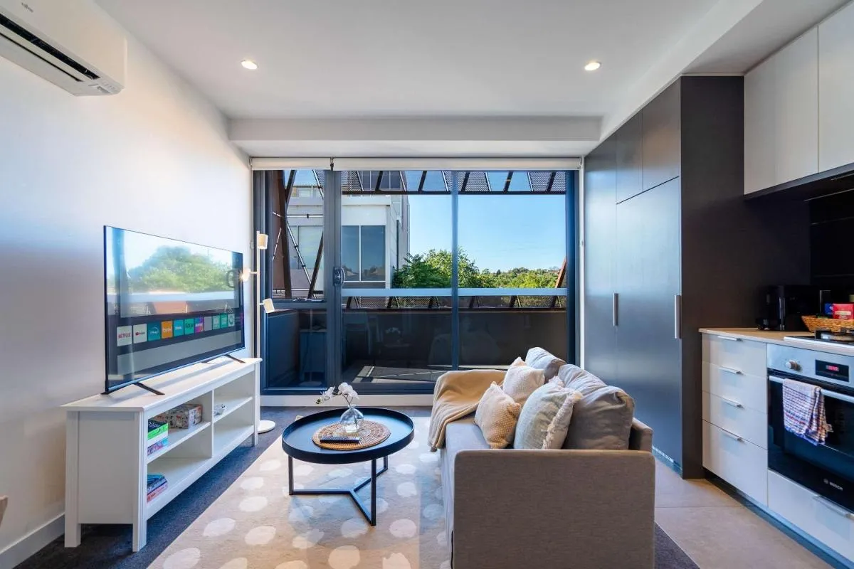Image 4 of Modern 1BR Apartment with Smart TV and Views