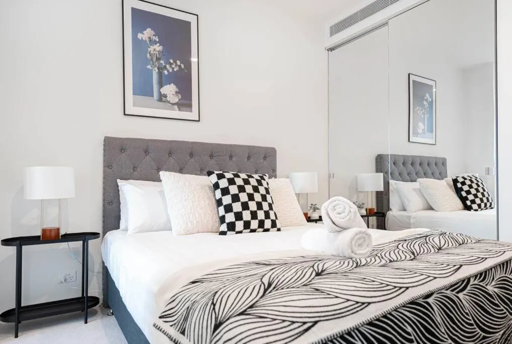 Image 1 of Modern 1 BR Apt on Southbank LV60! Australia108#AU60