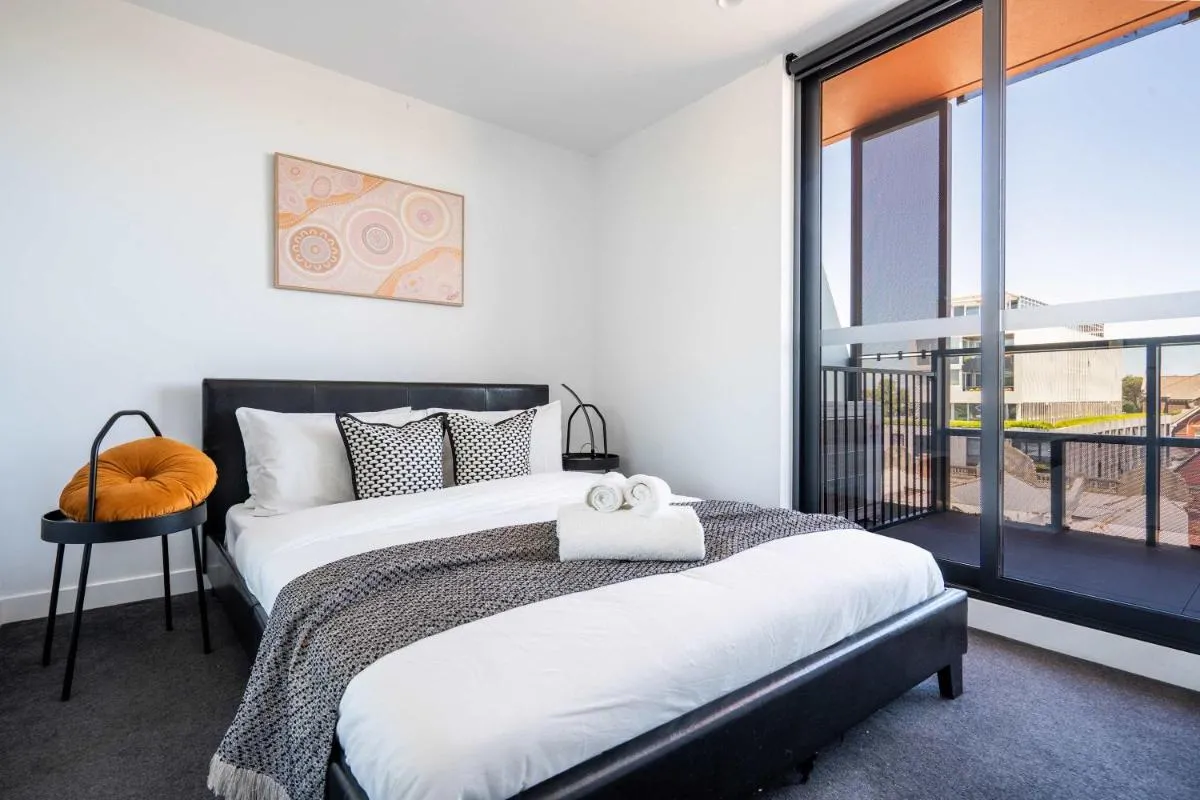 Image 6 of Modern 2B Apartment with City Views