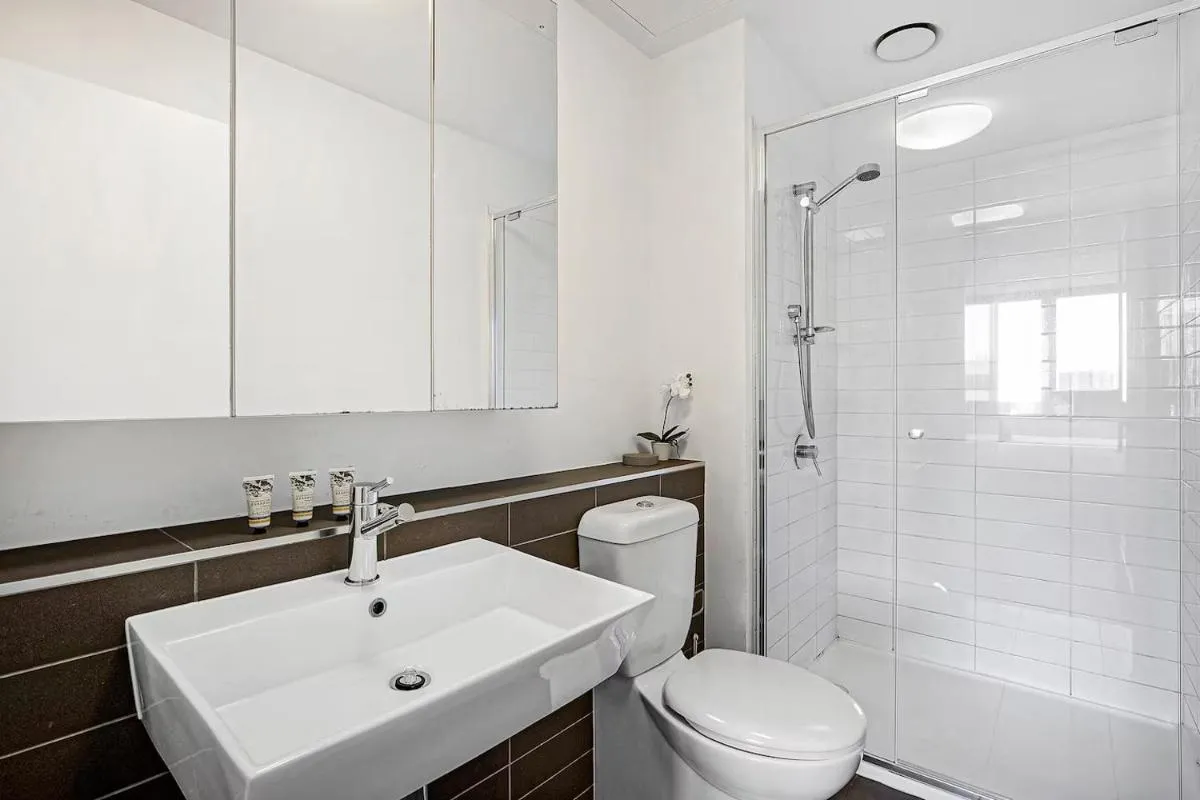 Image 2 of Modern One-bedroom Apt in Central Melbourne
