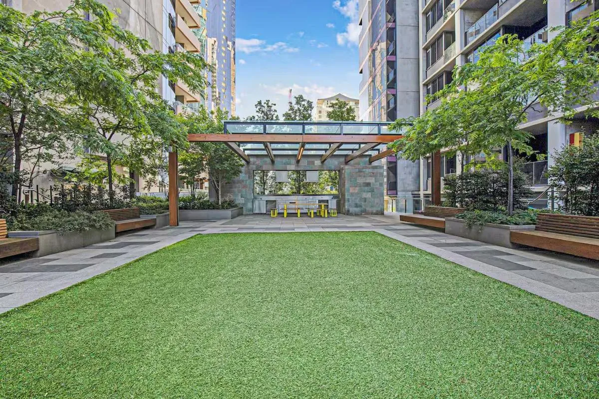 Image 6 of Modern One-bedroom Apt in Central Melbourne