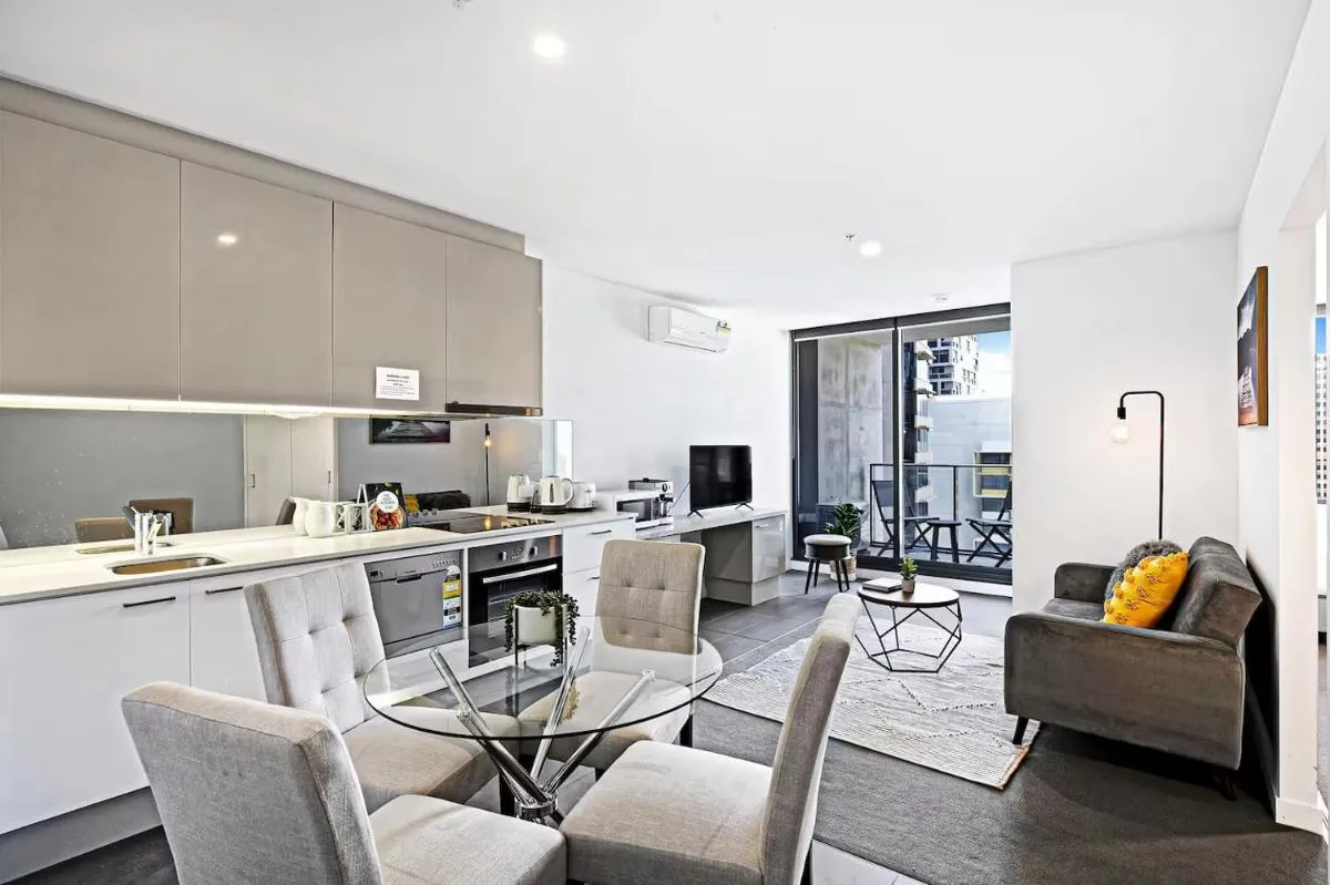 Image 4 of Modern One-bedroom Apt in Central Melbourne