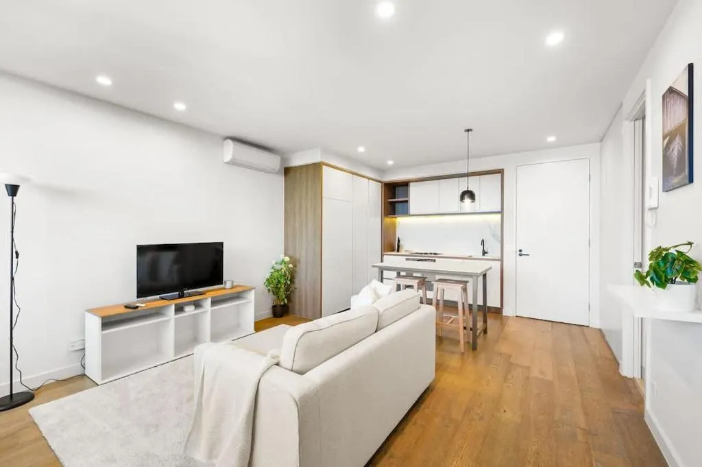 Image of Perfectly Located Executive 1BR at Caulfield North