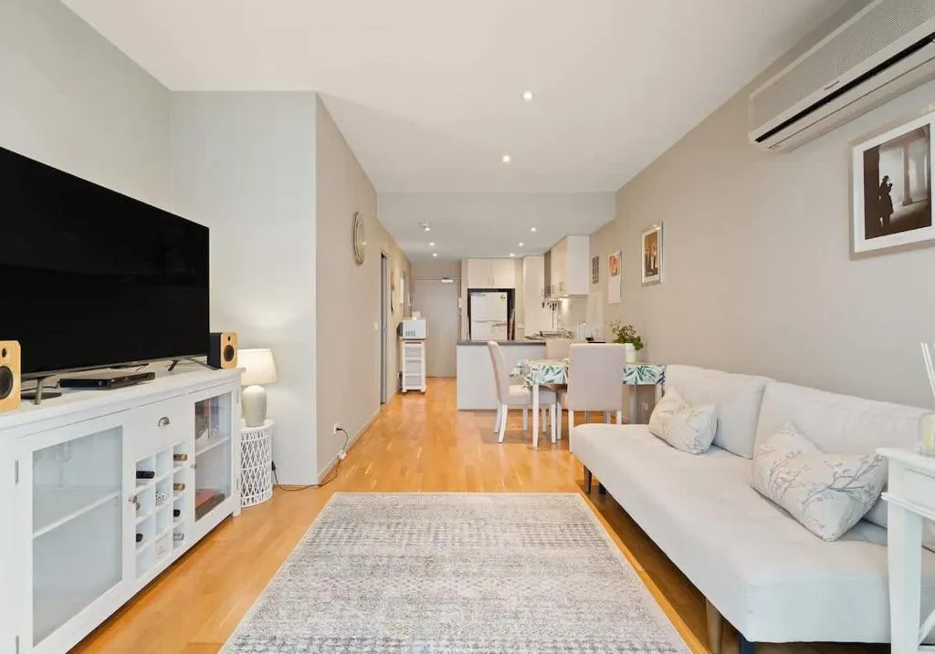 Image of Premiere Port Melbourne Executive Apt near beach!