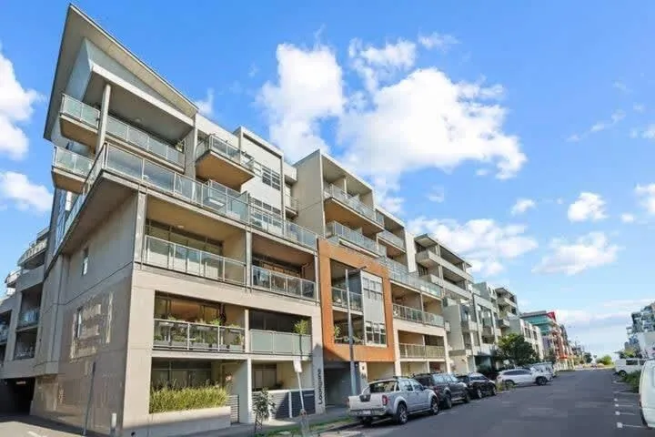 Image 5 of Premiere Port Melbourne Executive Apt near beach!