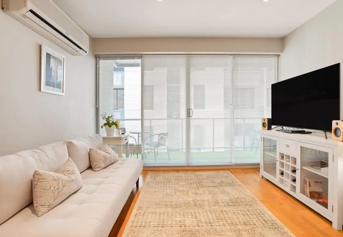 Image 4 of Premiere Port Melbourne Executive Apt near beach!