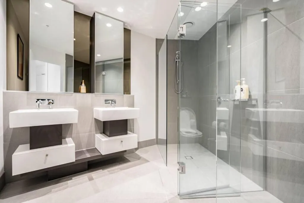 Image 2 of Prestigious 1B apt w stunning harbour view#WSP37A