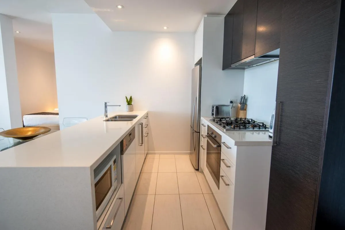 Image 5 of Prima Tower – Three Bedroom Apartment with City and Flames Views