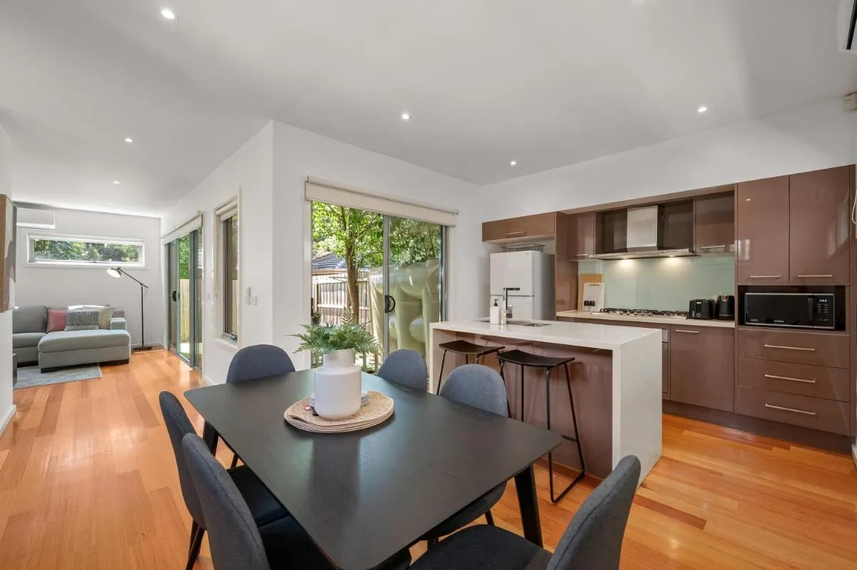 Image 3 of Relaxing Getaway Oasis with Patio in Charming Kew