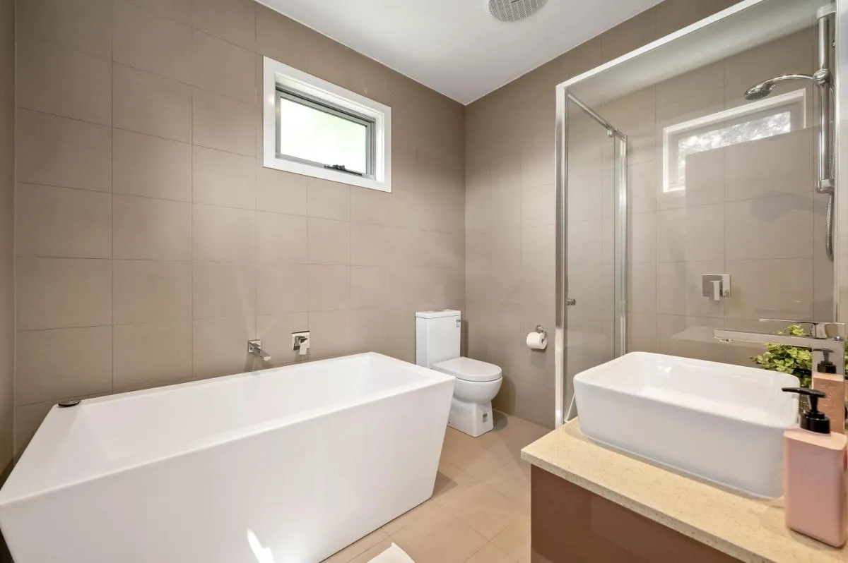Image 2 of Relaxing Getaway Oasis with Patio in Charming Kew