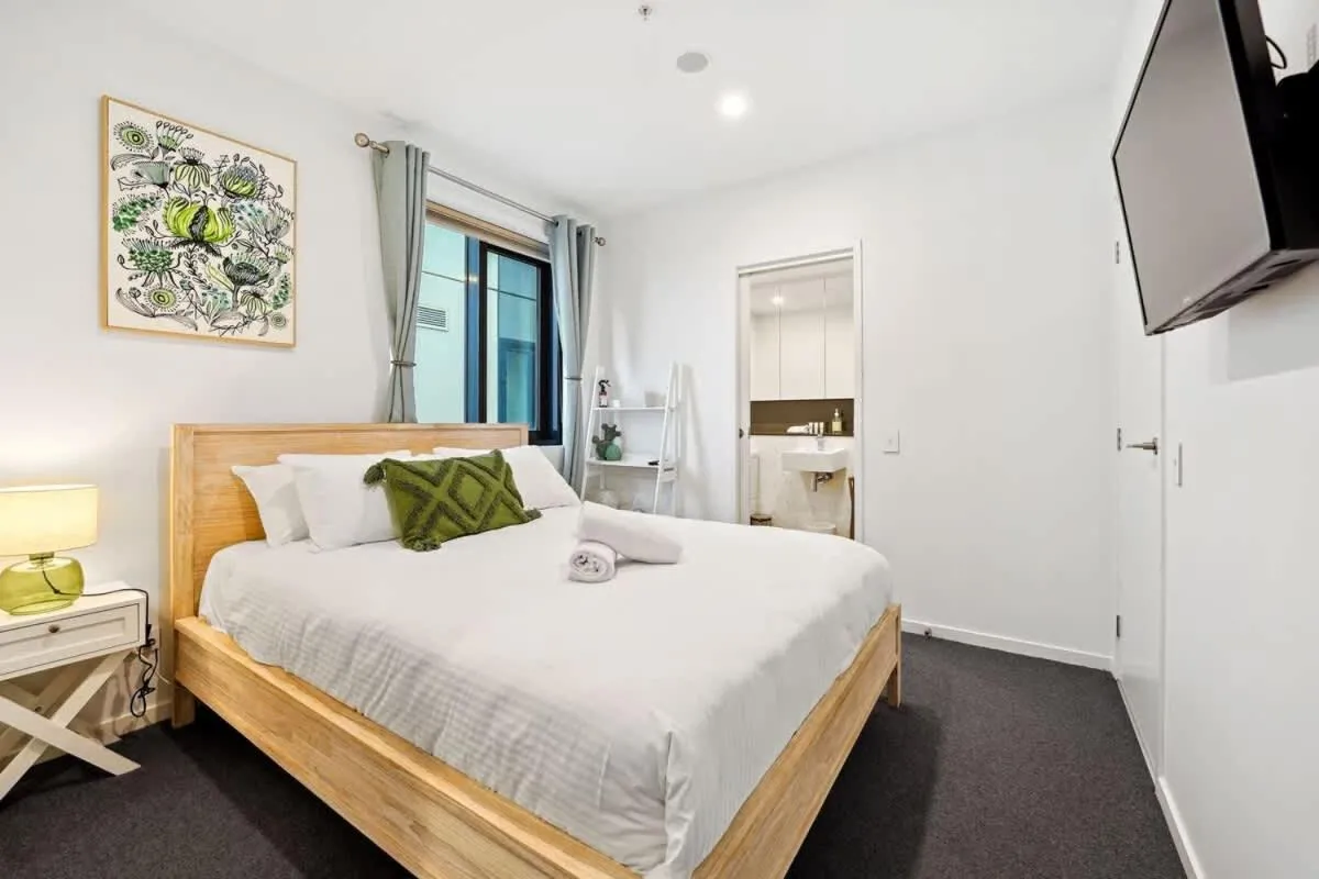 Image 1 of Riverina – Ultimate Footscray Getaway with parking
