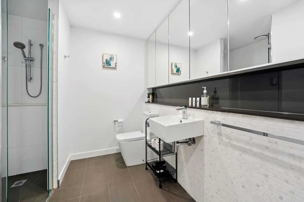 Image 2 of Riverina – Ultimate Footscray Getaway with parking