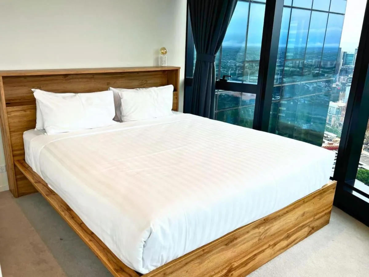 Image 6 of Sky High View 2 Bedroom Apartment in Southbank