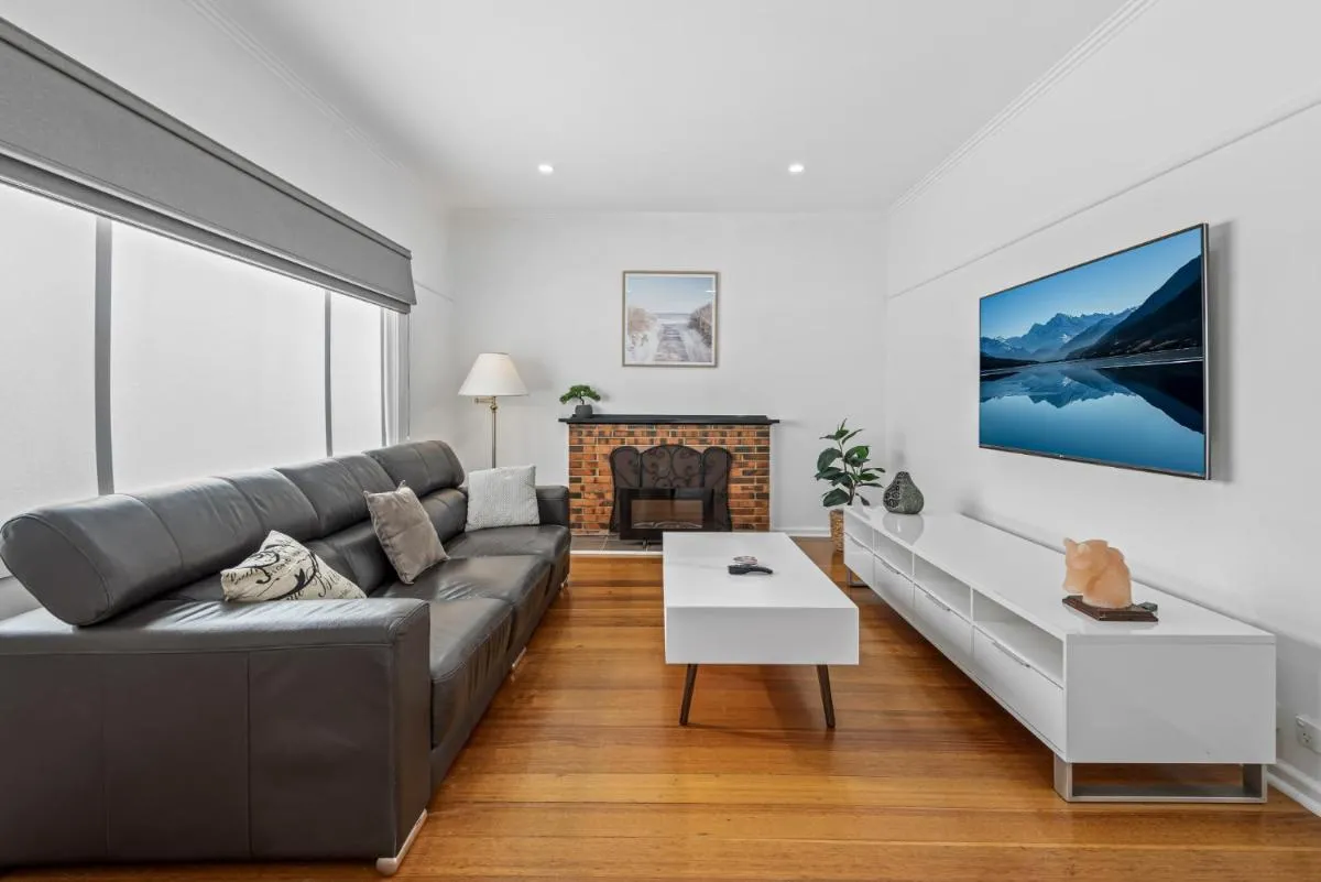 Image 2 of Spacious 3-Bed With Outdoor Dining Near Airport