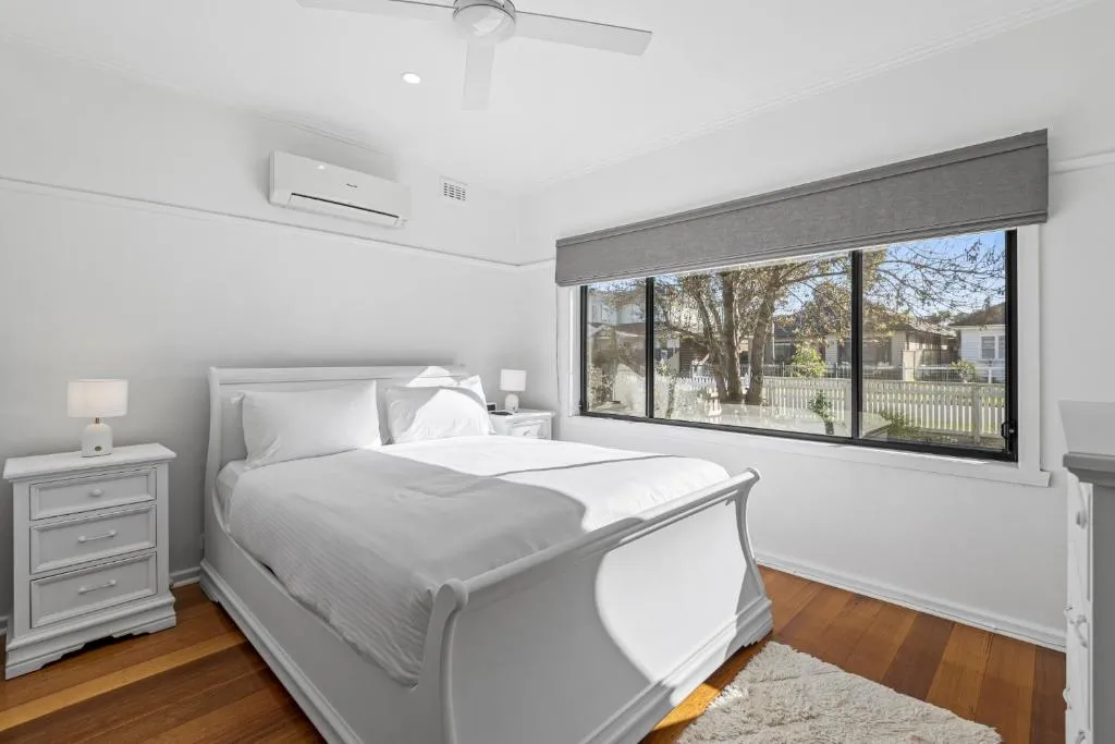 Image of Spacious 3-Bed With Outdoor Dining Near Airport