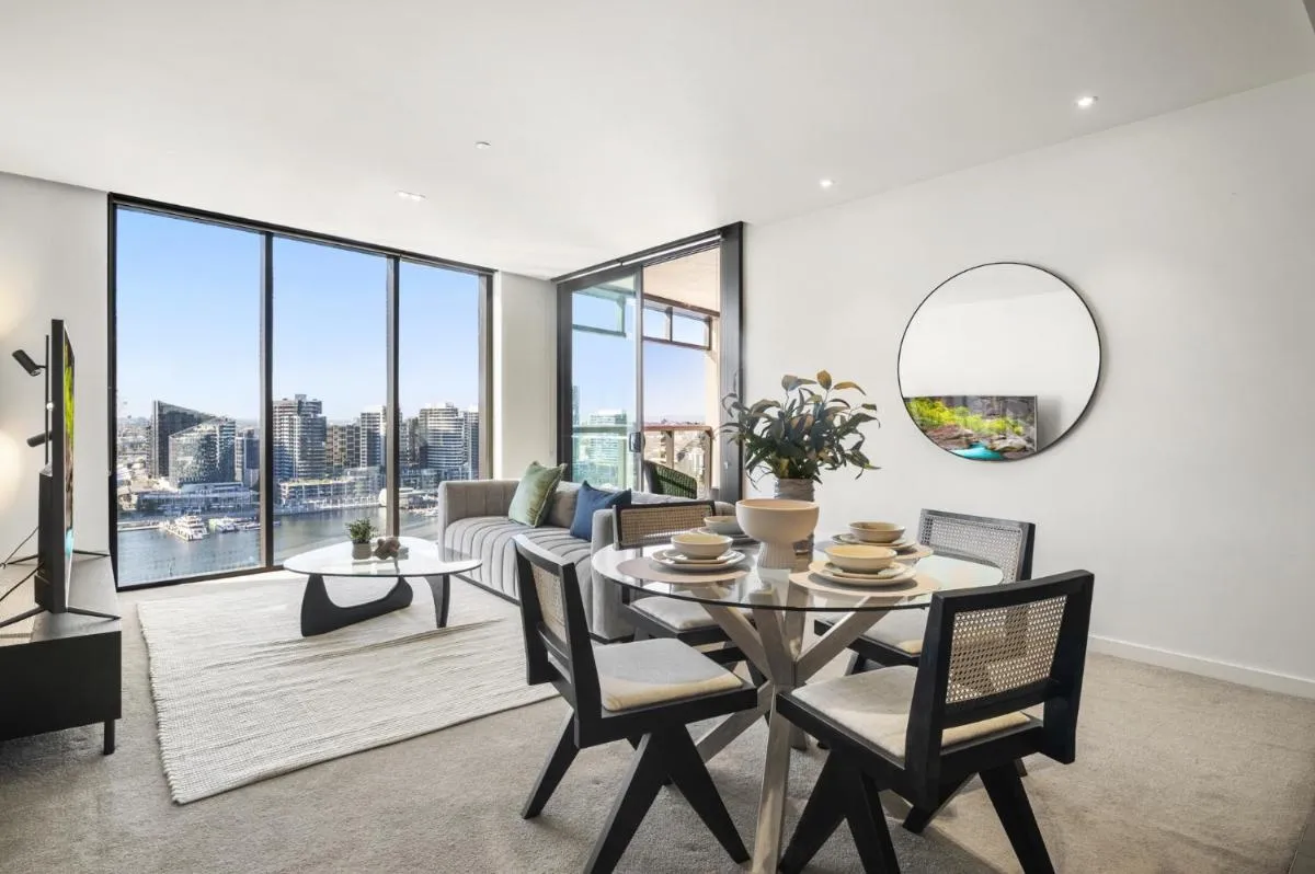Image 4 of Stunning 2-Bed Apartment with Water Views
