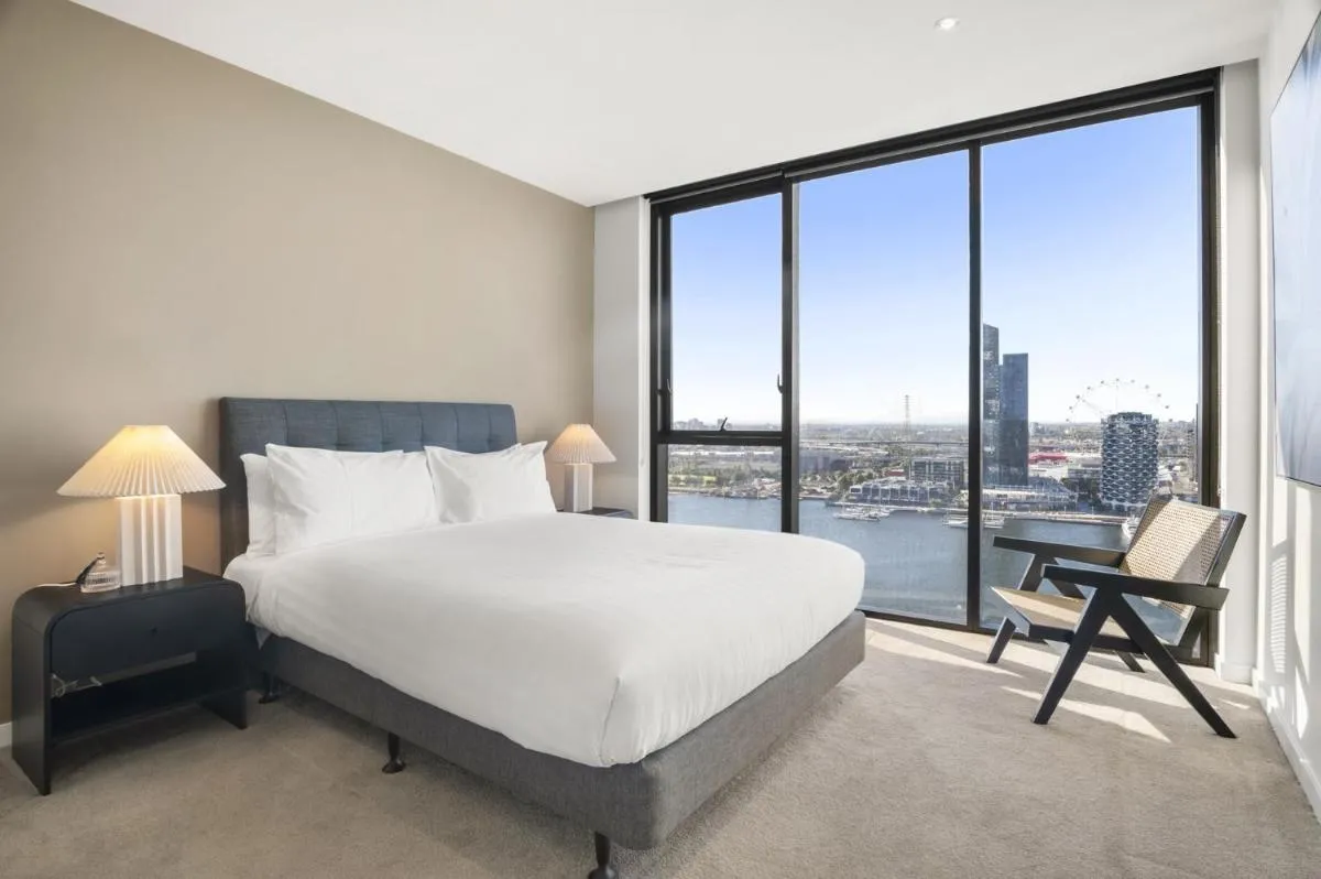 Image 1 of Stunning 2-Bed Apartment with Water Views