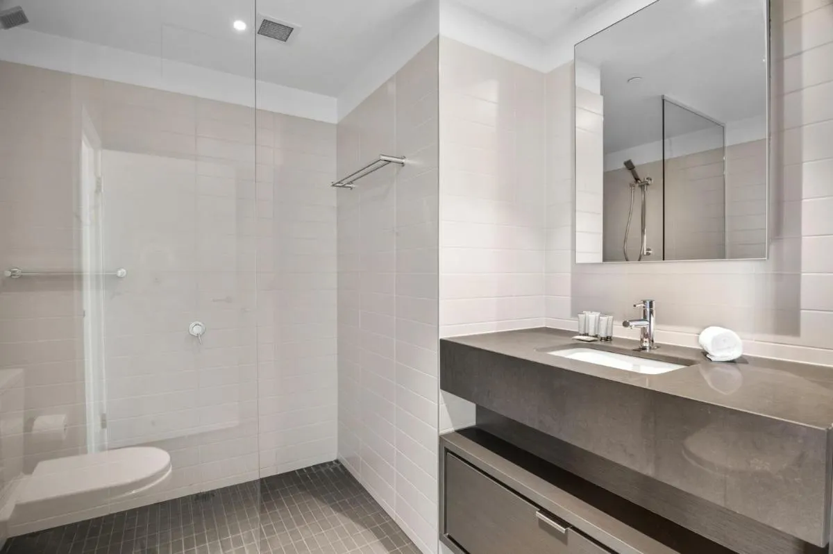 Image 2 of Stunning 2-Bed Apartment with Water Views
