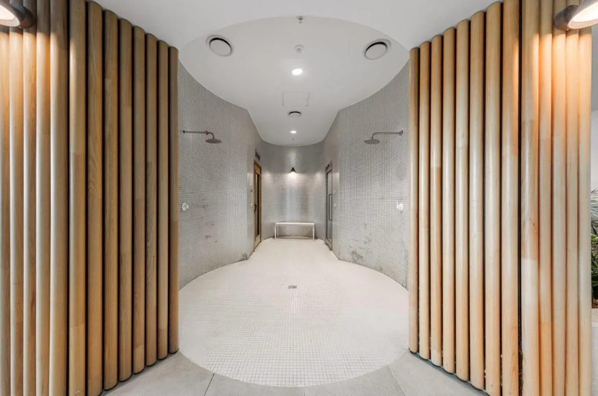Image 6 of Stunning CBD Apartment with Amazing Views and Parking!