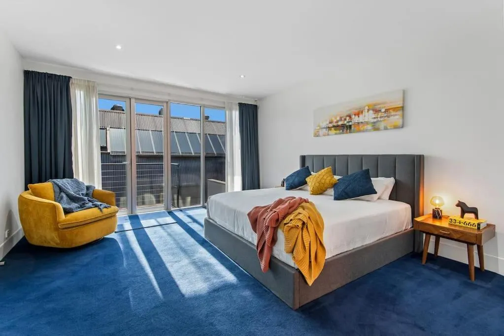 Image 1 of Stunning Executive Townhouse in Richmond