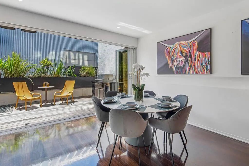 Image 3 of Stunning Executive Townhouse in Richmond