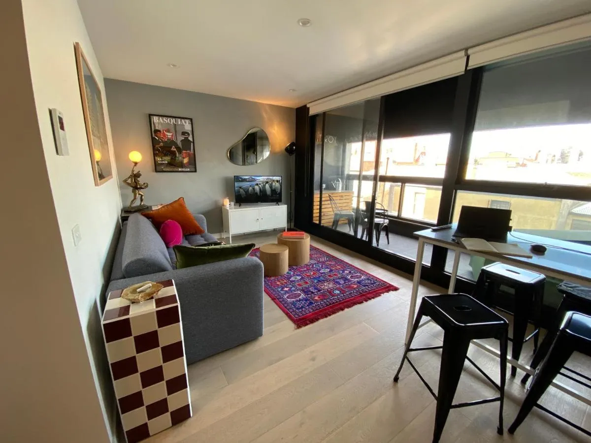 Image 1 of Stylish 1BR in the heart of Trendy Fitzroy