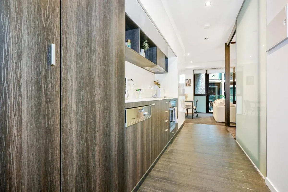 Image 4 of Stylish 1 Bedroom Retreat in St Kilda w Car Park