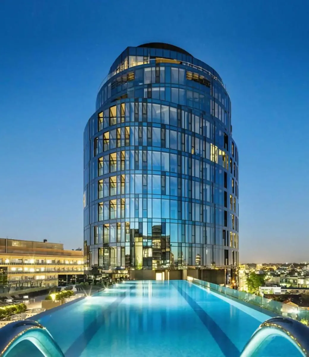 Image 4 of Stylish 2BR Apartment St Kilda Rd w Pool Parking