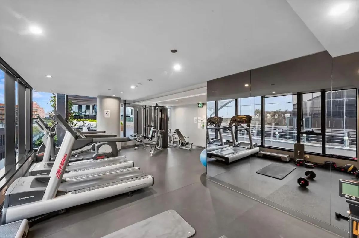 Image 5 of Stylish 2BR Apartment St Kilda Rd w Pool Parking