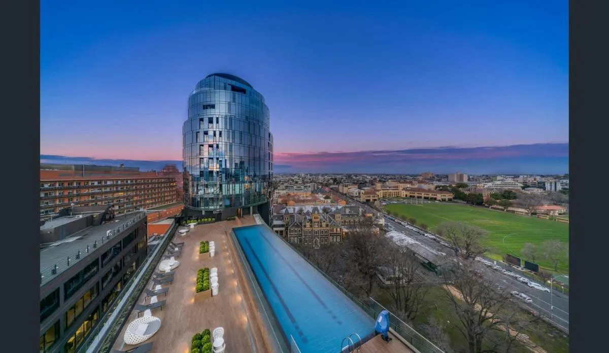 Image 6 of Stylish 2BR Apartment St Kilda Rd w Pool Parking