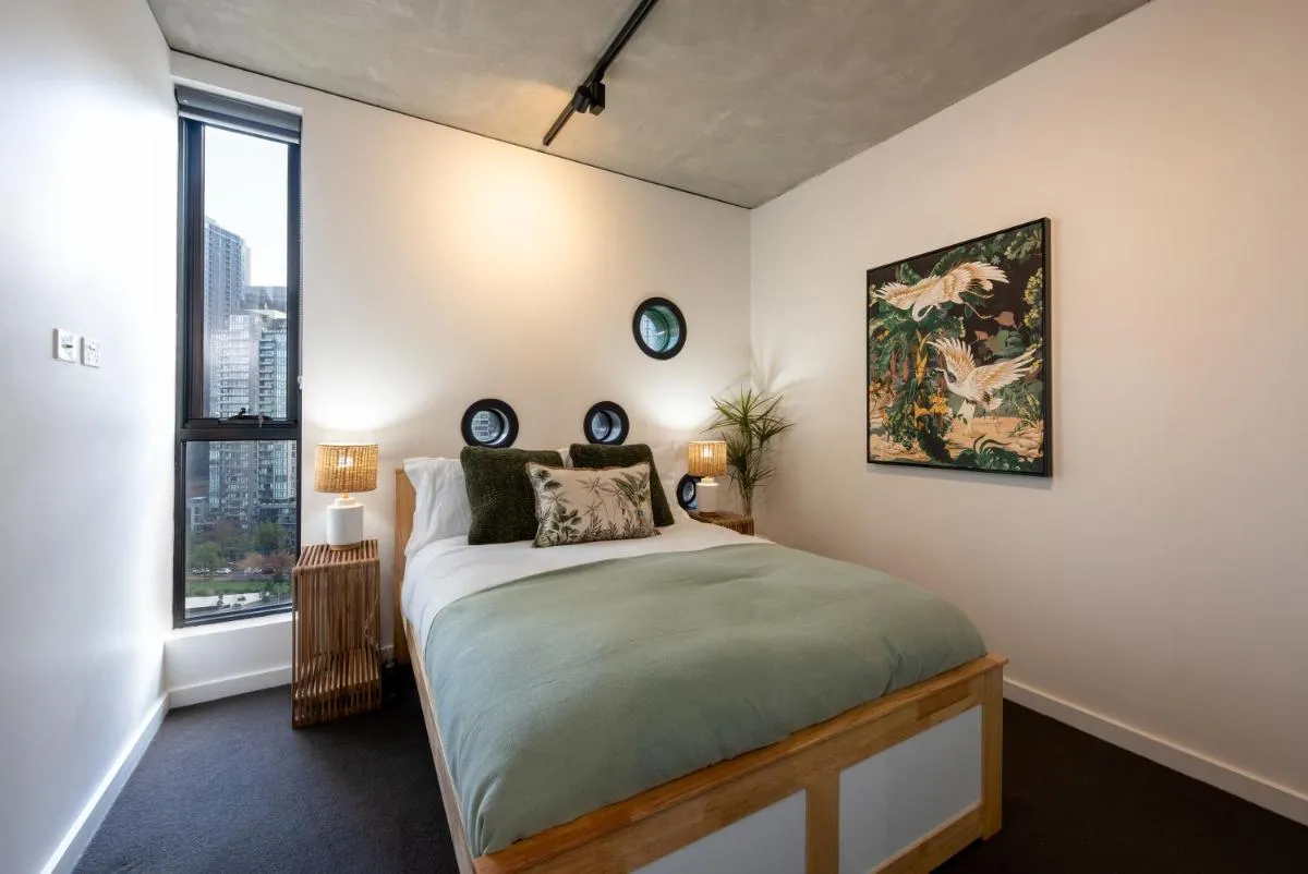Image 1 of Stylish 2-Bed Apt in Southbank with Parking