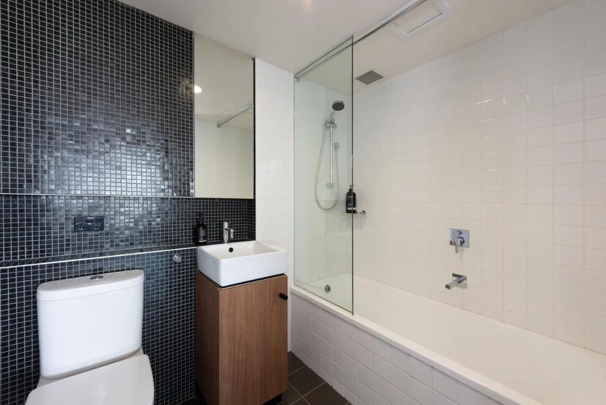 Image 2 of Stylish 2-Bed Apt in Southbank with Parking